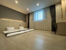 New Donghae Hotel