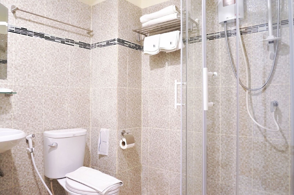 Ratana Hotel