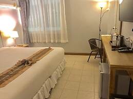 Ratana Hotel