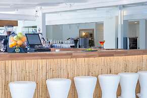 Fergus Style Carema Beach