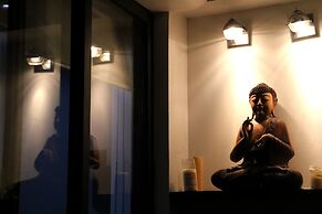 Shunya Apartment