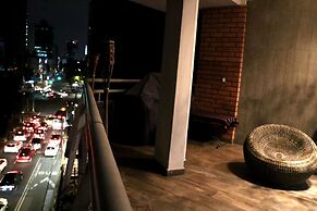 Shunya Apartment