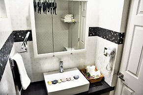 Shunya Apartment