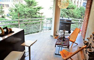 Shunya Apartment