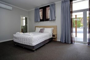 Lakes and Ocean Hotel Forster
