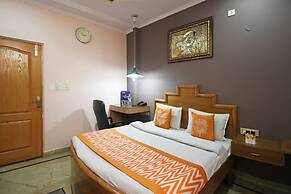 OYO 7147 Hotel Madhur Regency