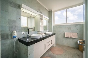 Levi Villa