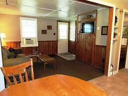 Carleton Inn and Cottages