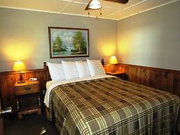 Carleton Inn and Cottages