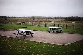 Carleton Inn and Cottages