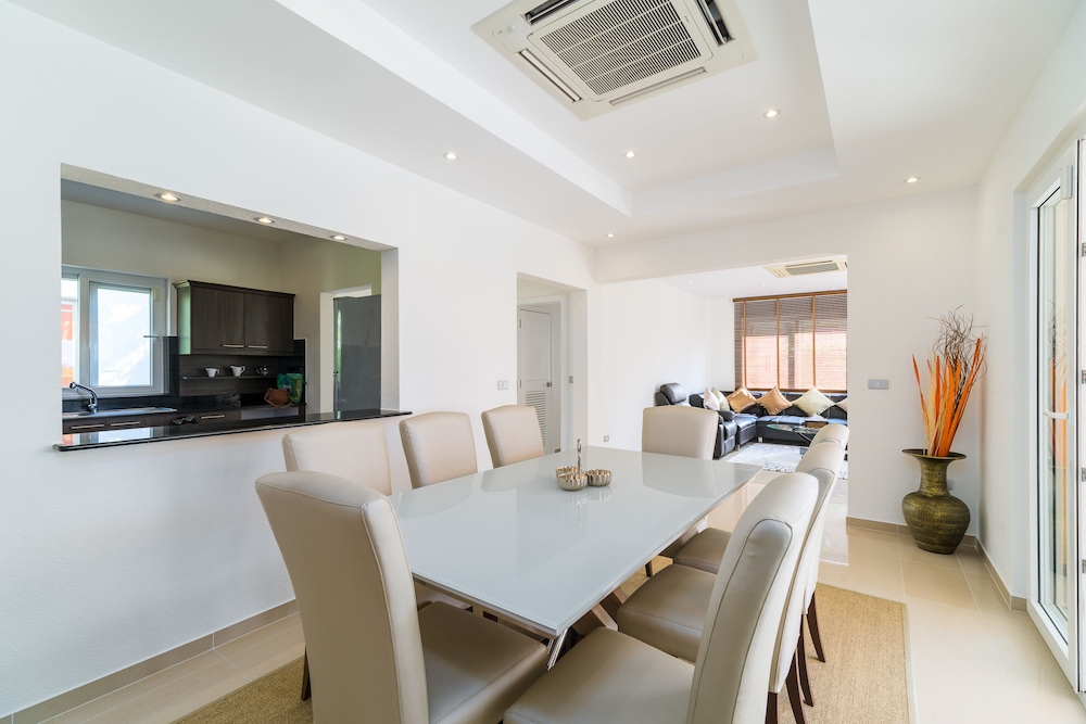 Luxury Pool Villa 604