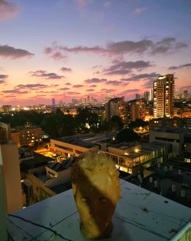 Avi's place