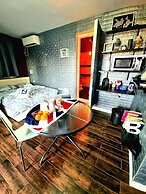 Avi's place
