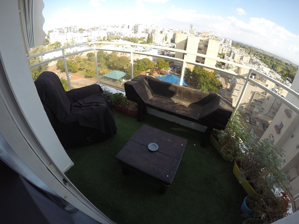 Avi's place