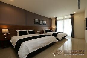 Riverbank Villa