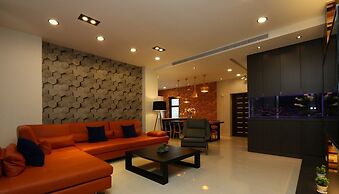 Riverbank Villa