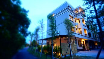 Riverbank Villa