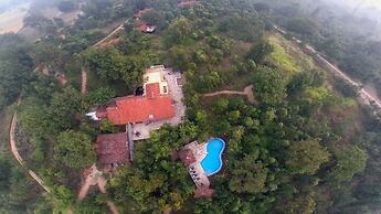 Pugdundee Safaris - Kanha Earth Lodge