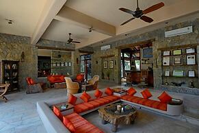 Pugdundee Safaris - Kanha Earth Lodge