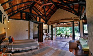 Pugdundee Safaris - Kanha Earth Lodge