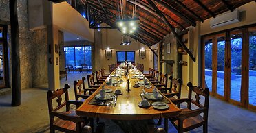 Pugdundee Safaris - Kanha Earth Lodge