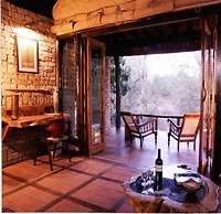 Pugdundee Safaris - Kanha Earth Lodge