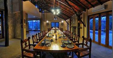 Pugdundee Safaris - Kanha Earth Lodge