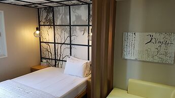 Twelve Motel