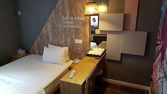 Twelve Motel