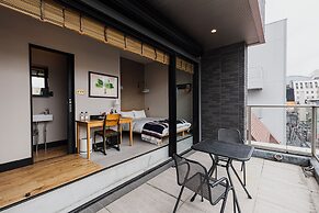 H Hotel