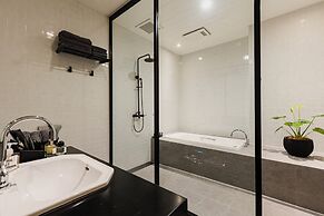 H Hotel