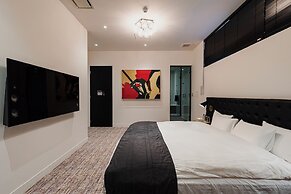 H Hotel