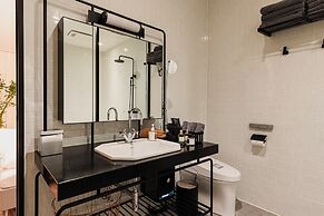 H Hotel