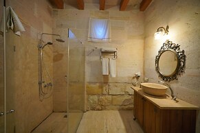 Salkim Cave House