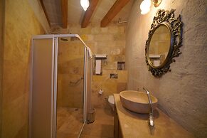 Salkim Cave House