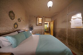 Salkim Cave House