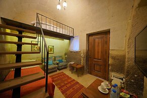 Salkim Cave House