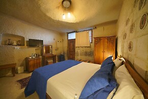 Salkim Cave House