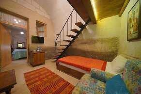 Salkim Cave House