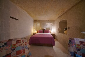 Salkim Cave House