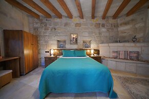 Salkim Cave House