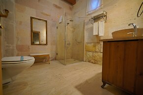 Salkim Cave House