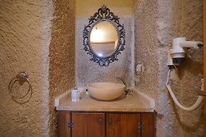 Salkim Cave House