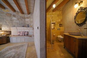 Salkim Cave House