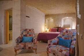 Salkim Cave House