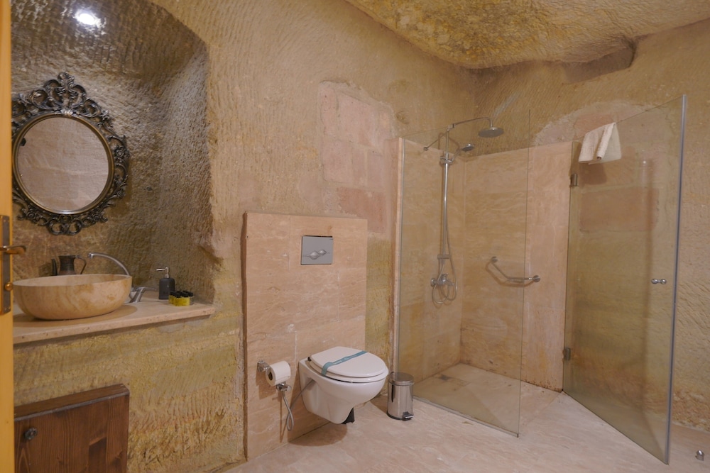 Salkim Cave House