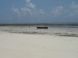 Makuti Beach Bungalows