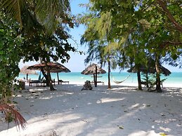 Makuti Beach Bungalows