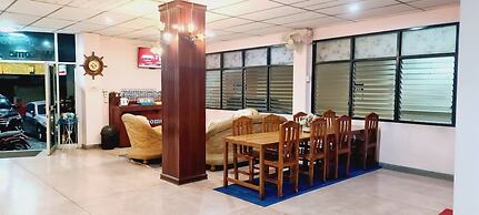 Royal Land Mae Klong Hotel
