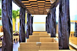 Chic 2BR penthouse by Happy Address